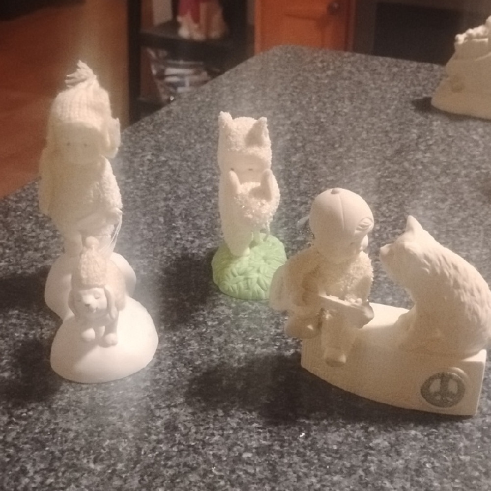 Charming Ceramic Animal Figurines Set - White and Green Snowbabies